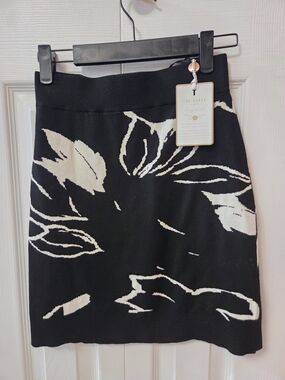 Ted Baker Rosiie Black & White Floral Knit Jacquard Skirt | Size 0 | NWT